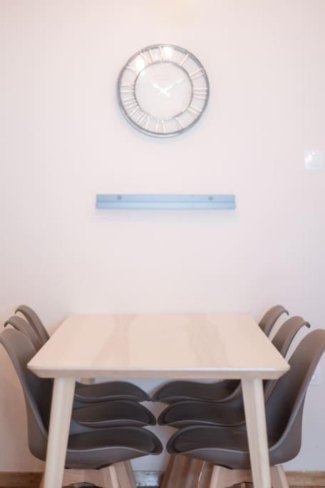 Spacious Urban Apt In The Heart Of Афины Экстерьер фото