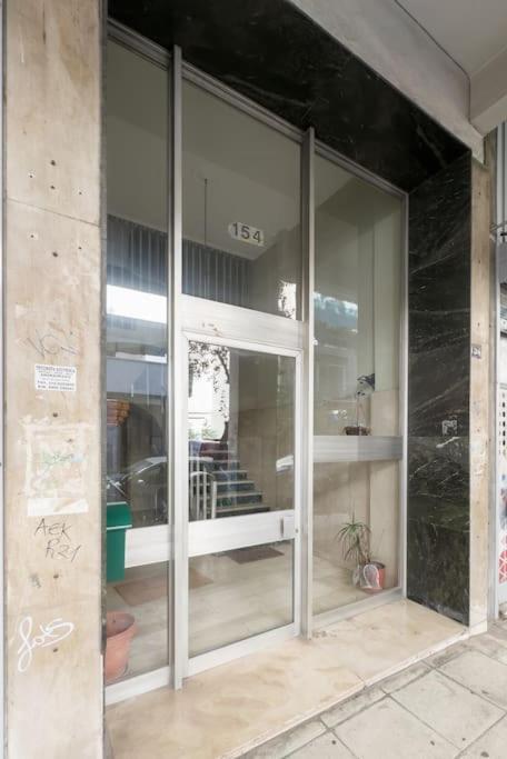 Spacious Urban Apt In The Heart Of Афины Экстерьер фото