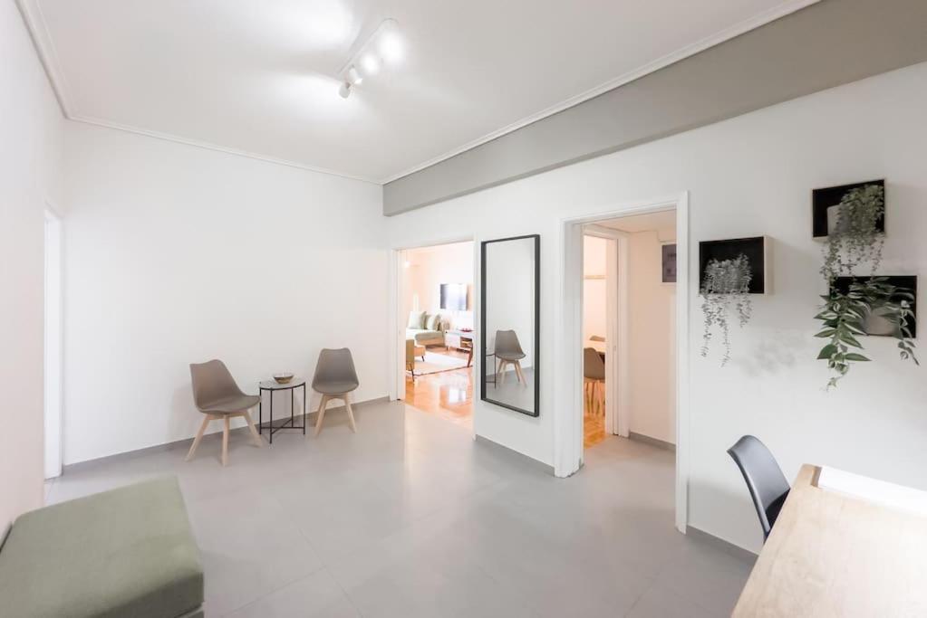 Spacious Urban Apt In The Heart Of Афины Экстерьер фото