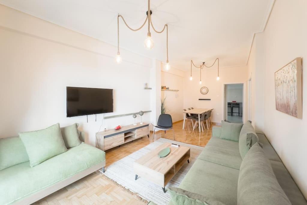 Spacious Urban Apt In The Heart Of Афины Экстерьер фото